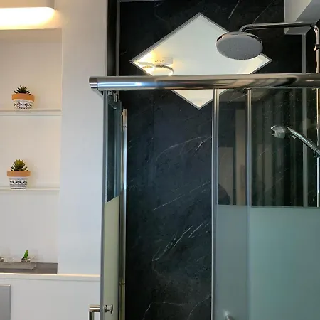 Foch Apartment *